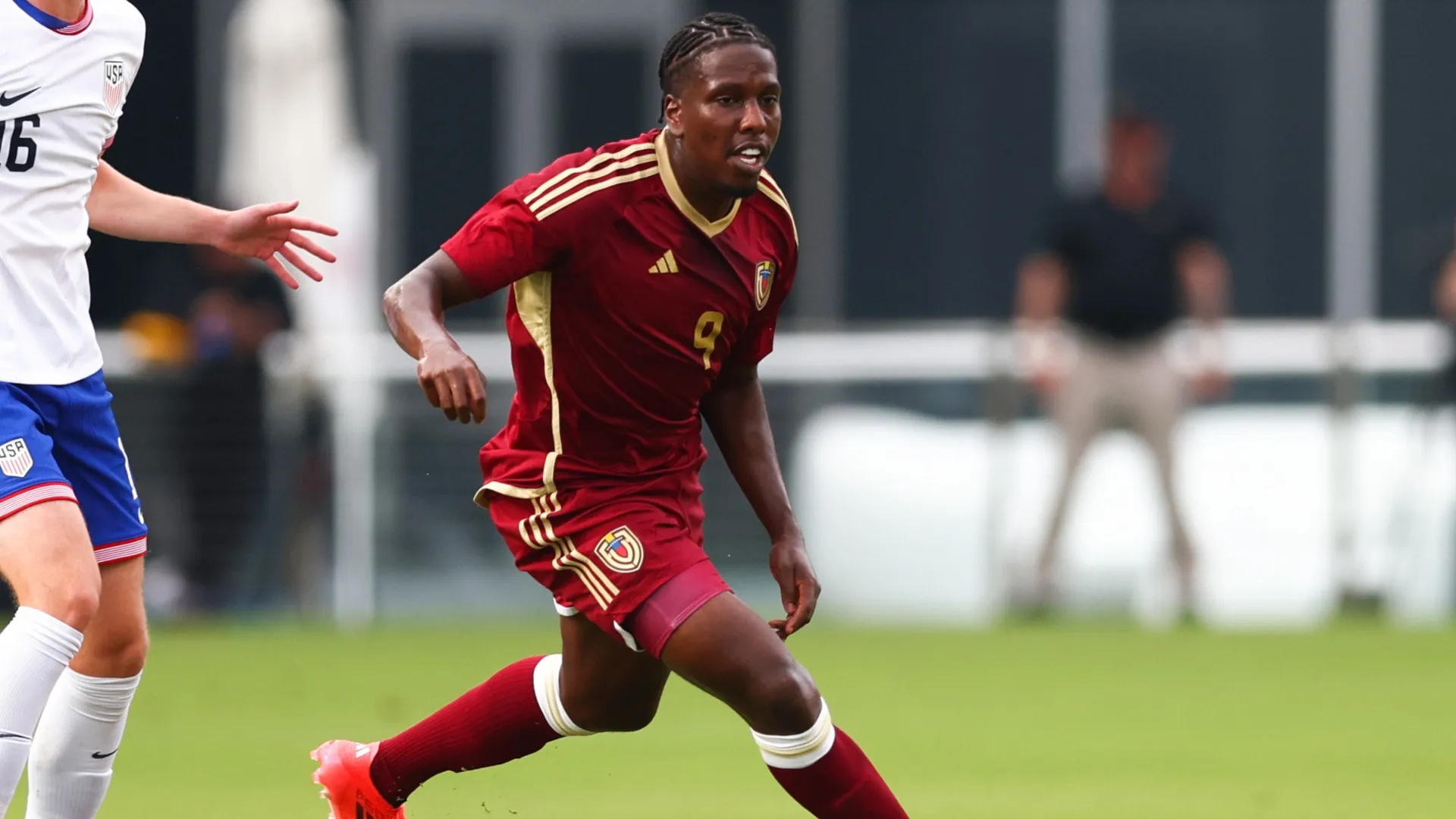 El venezolano firmó en Grecia.