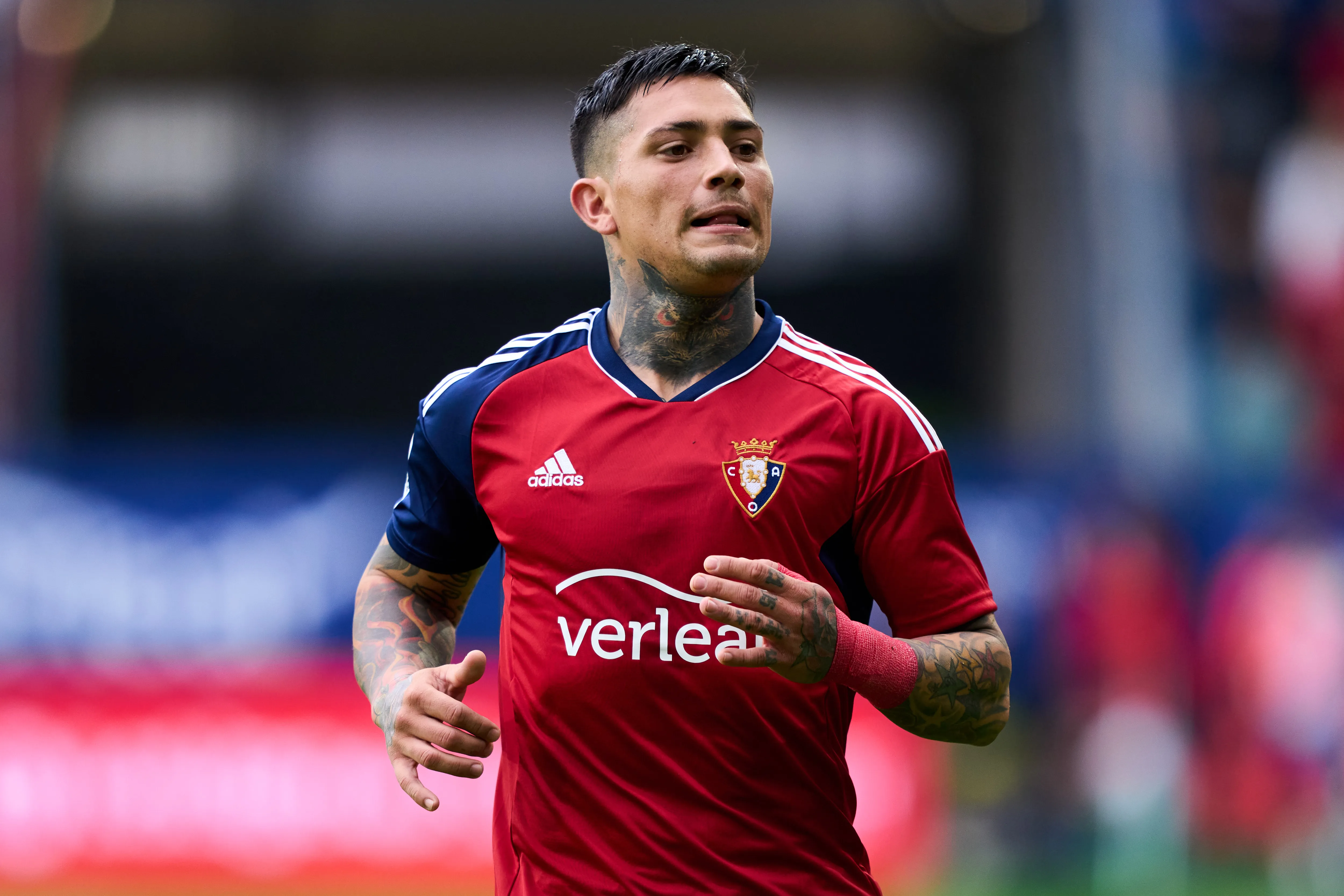 ‘Chimy’ habría decidido jugar en Boca junto a Leandro Paredes. (Getty)