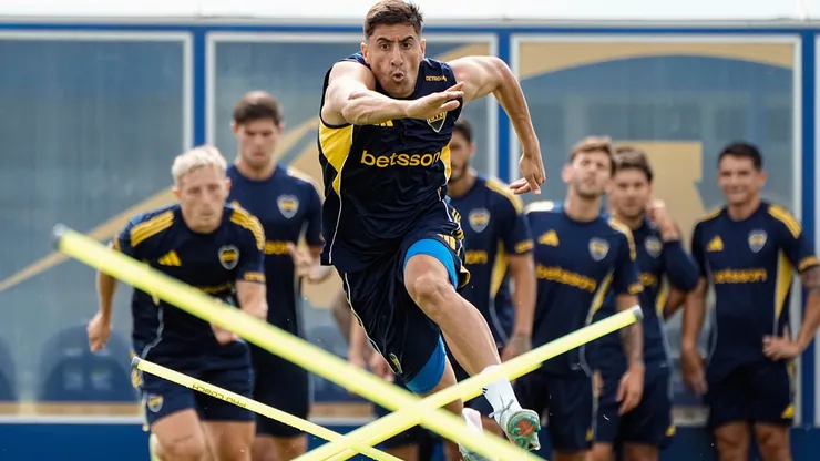 Un jugador de Boca trabaja apartado por lesión.
