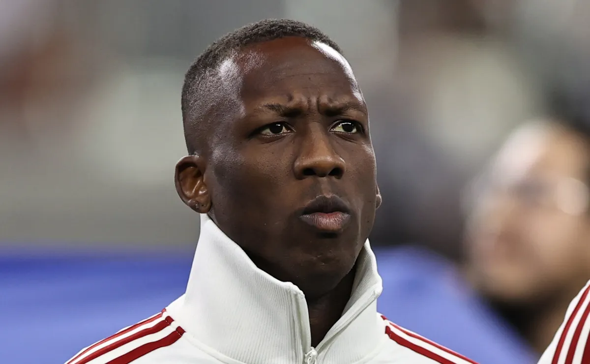 Es oficial: se confirmó en qué club jugará Advíncula tras su salida de Boca