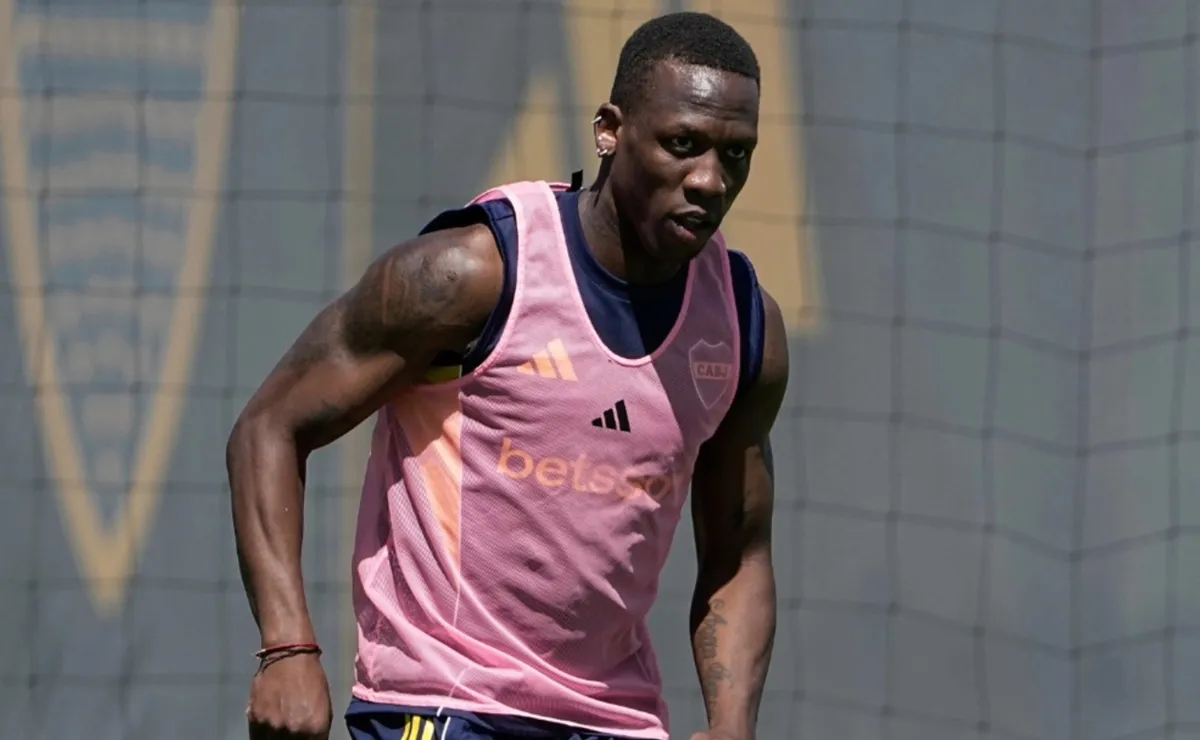 Advíncula dio detalles de su repentina salida de Boca: 