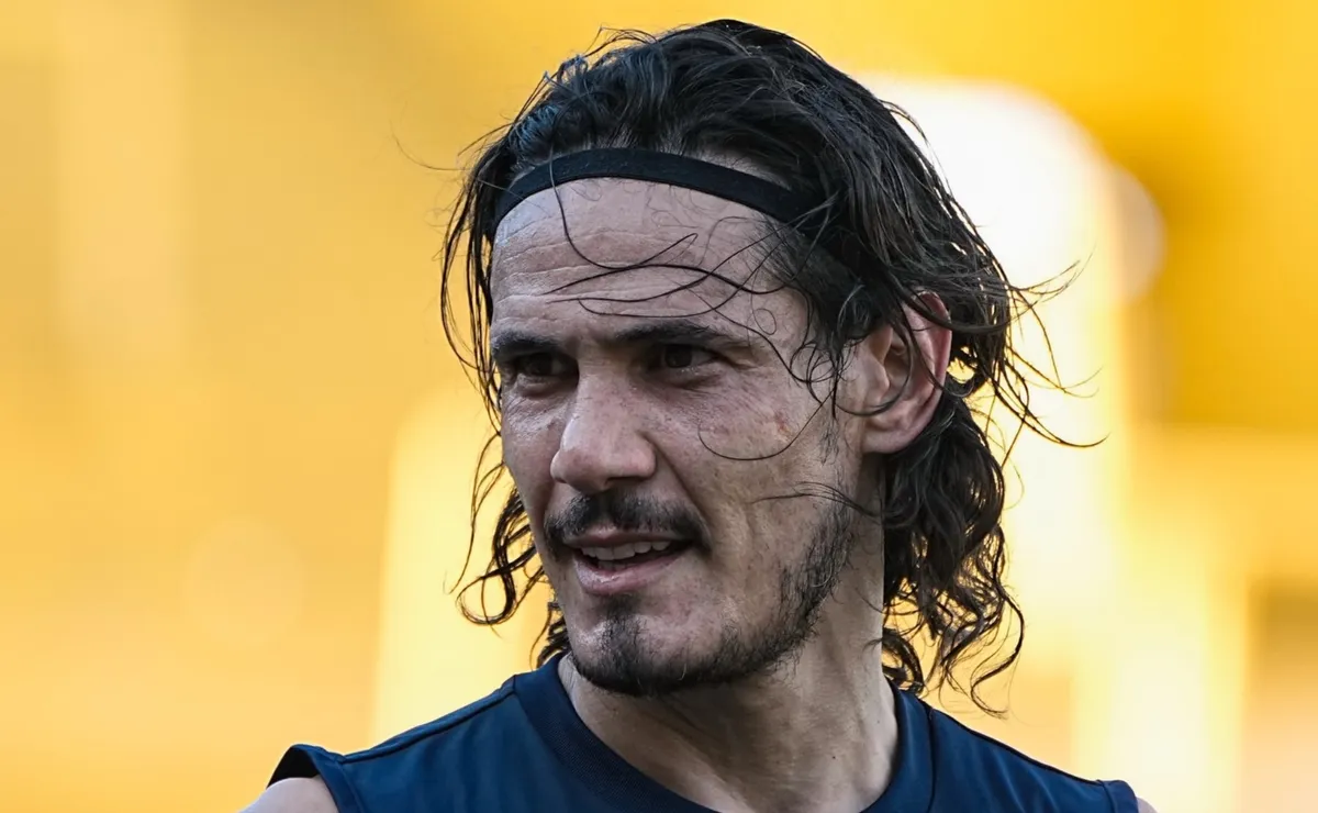 El firme mensaje de Cavani en medio de las dudas sobre su lesión: 