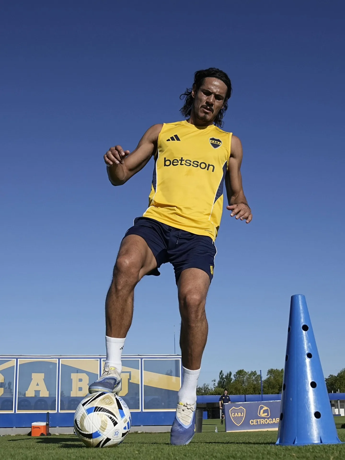 Cavani atraviesa una lumbalgia.