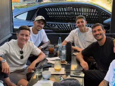 Un jugador de Boca recibió a Paredes, Zeballos y otros compañeros en su cafetería de Palermo