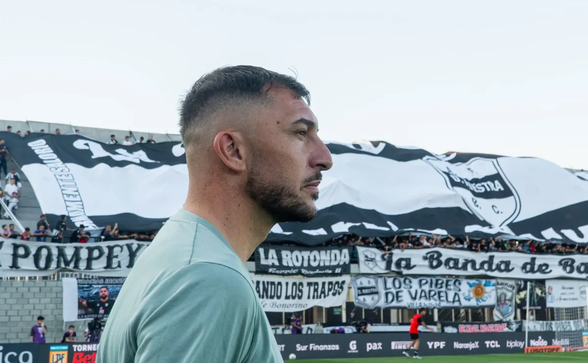 El DT de Deportivo Riestra reveló su plan para buscar la victoria contra Boca: “Tenemos que...