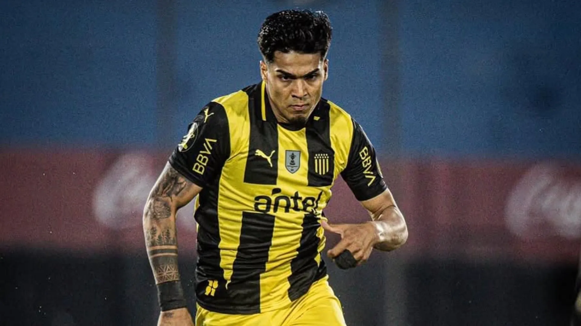 Arezo viene de una muy buena temporada con Peñarol. (Instagram)