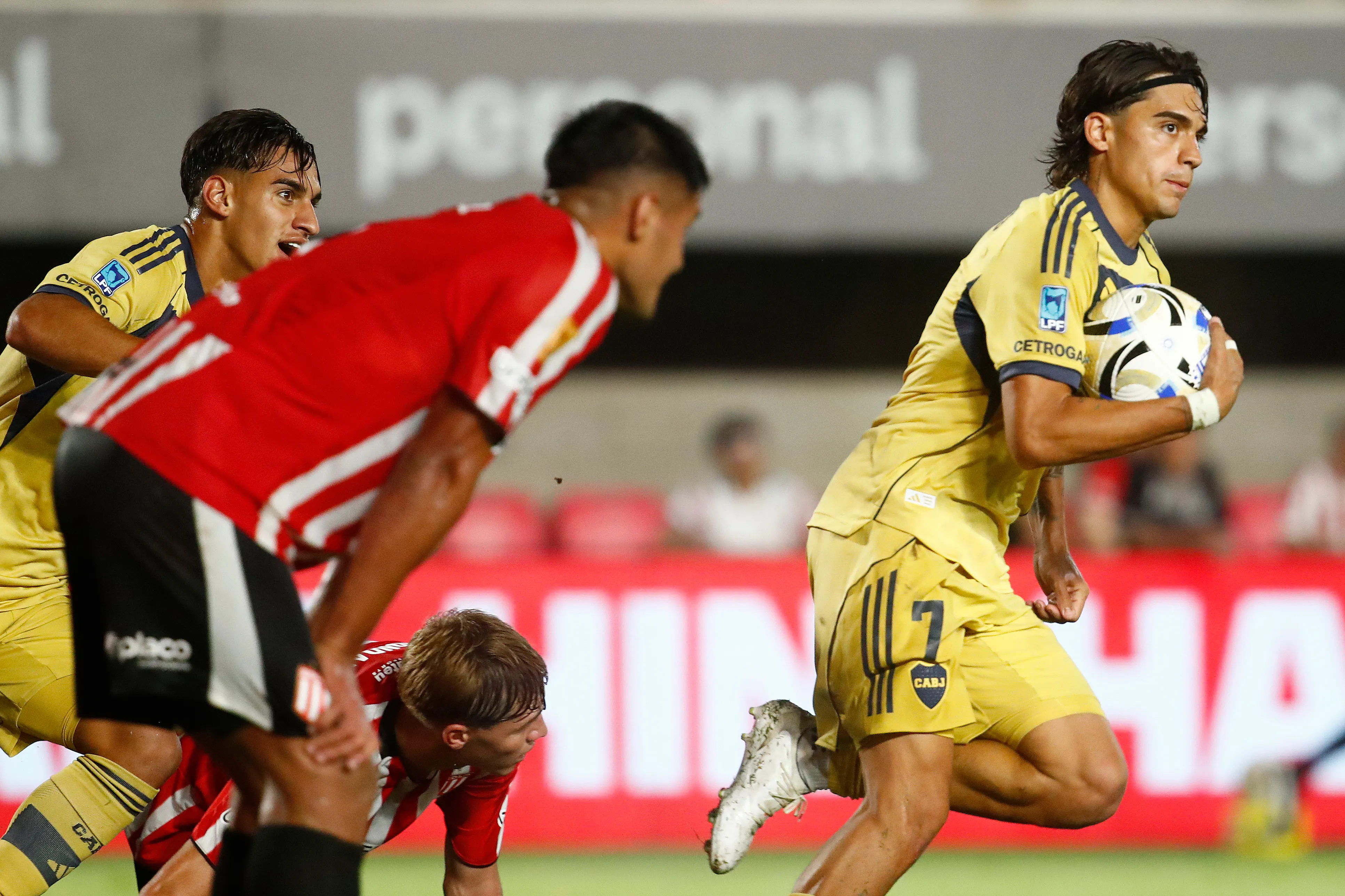 Zeballos se quedaría en Boca. (Getty)