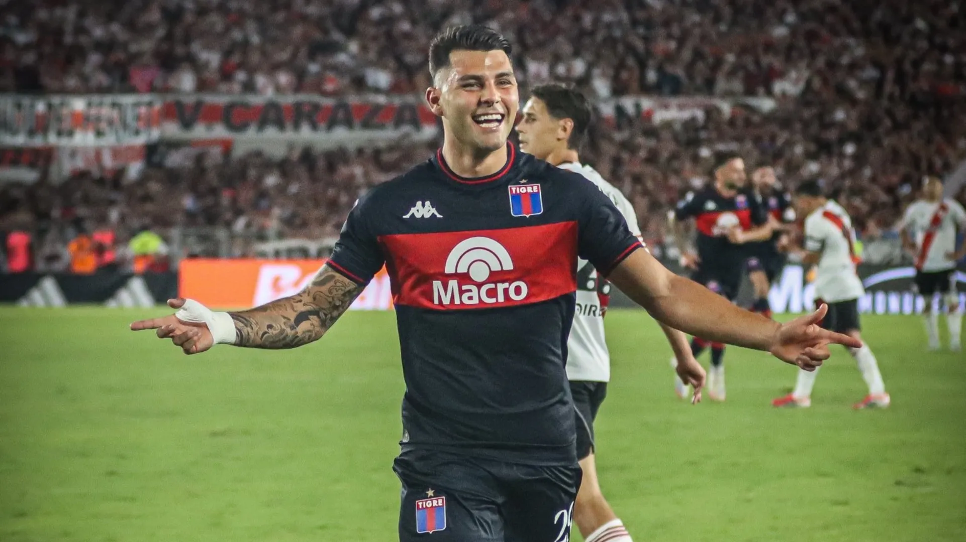 Nacho Russo, figura ante River. (Tigre Oficial)