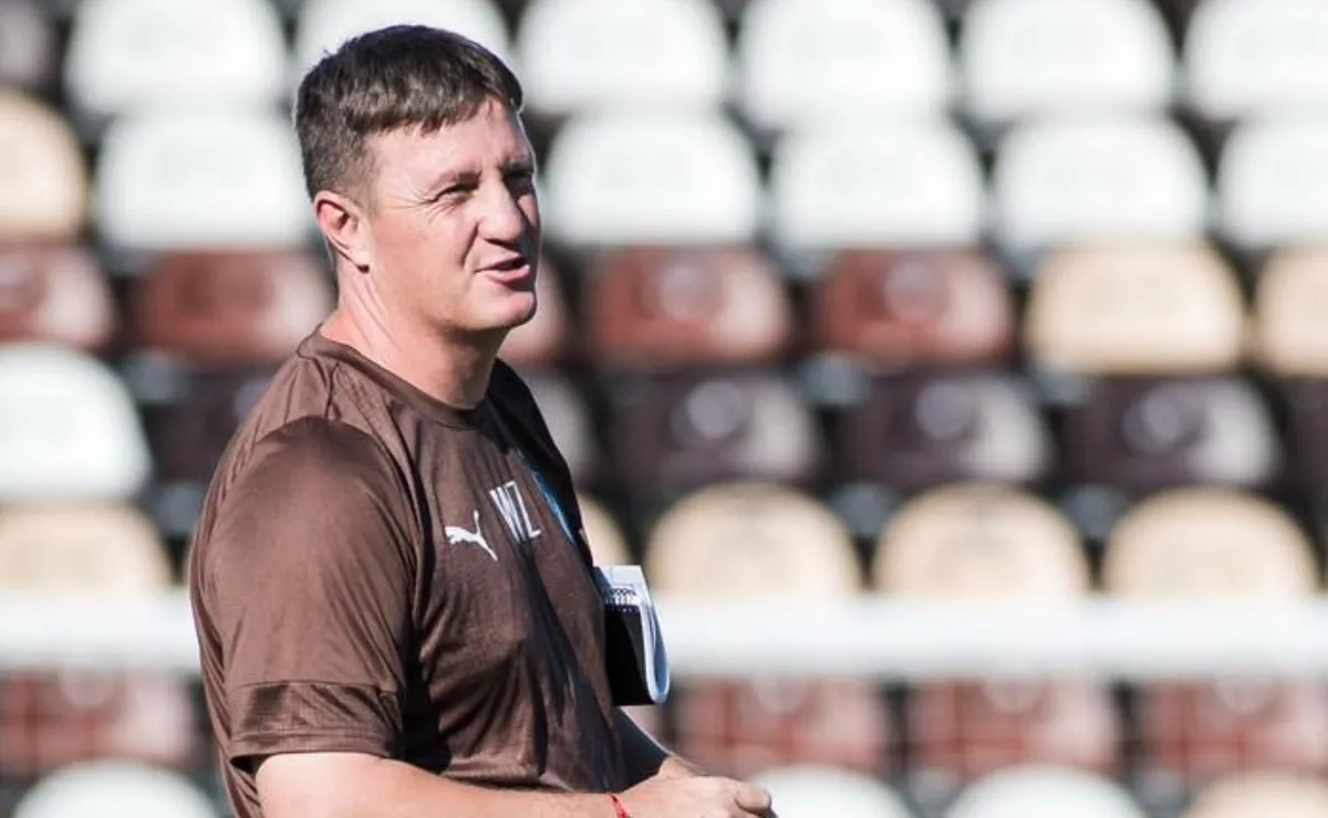 El DT de Platense reveló el plan para sorprender a Boca en La Bombonera: 