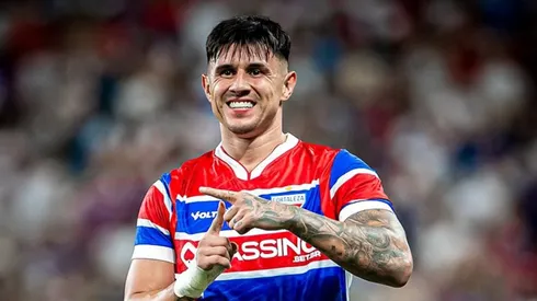 El particular festejo de gol de Bareiro con un guiño a Riquelme.