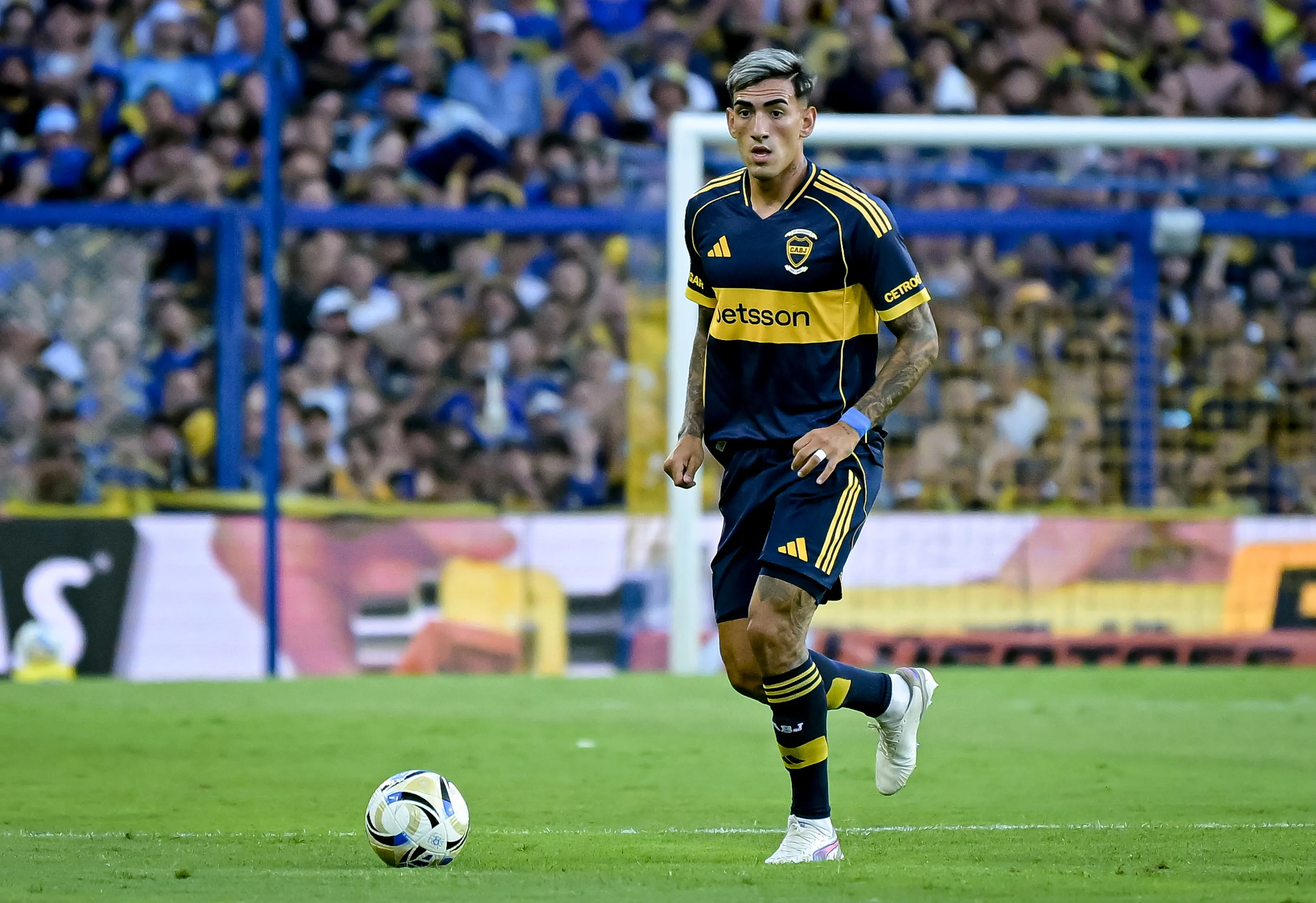 Di Lollo podría salir del once de Boca vs. Racing. (Getty Images)