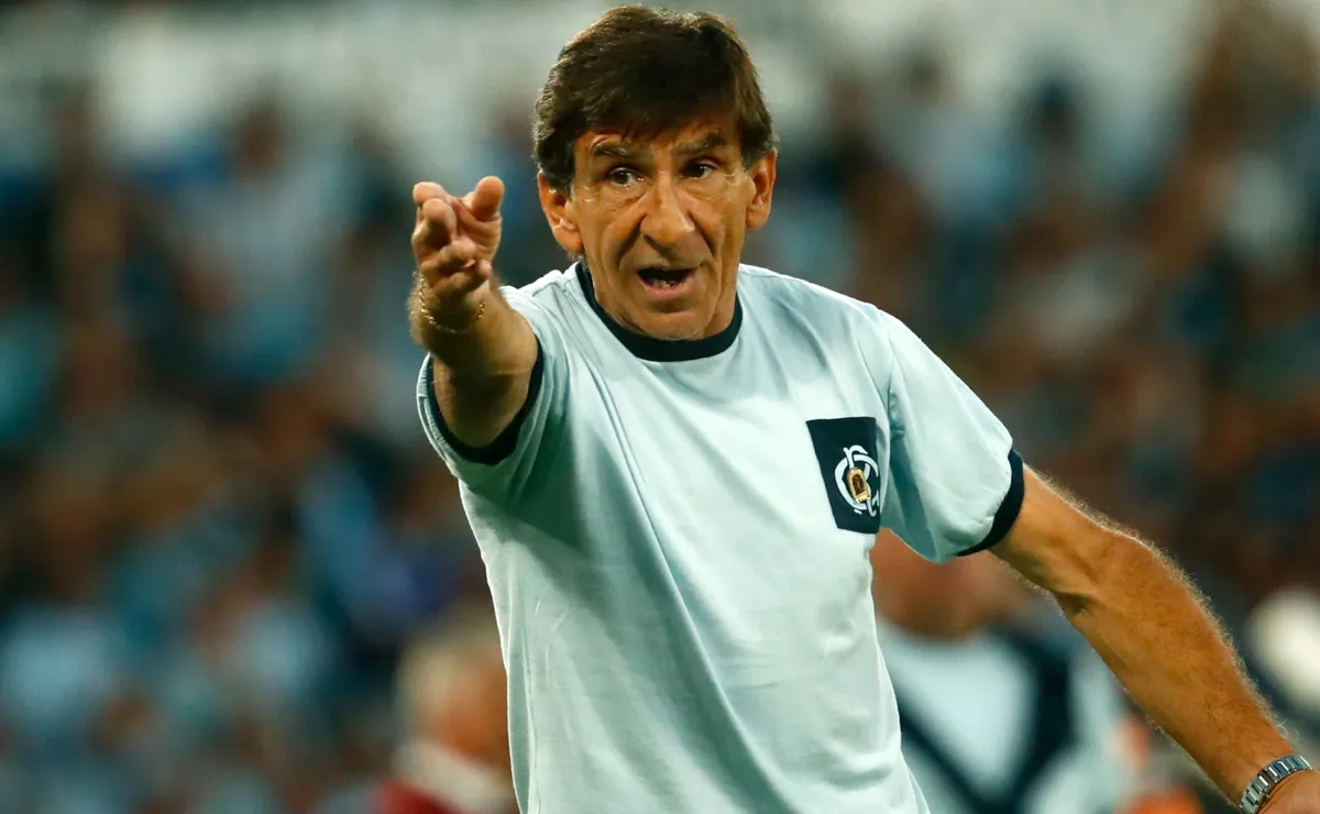 La sorpresa que prepara Gustavo Costas para Boca en la formación de Racing