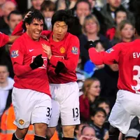 Inesperada visita: fueron compañeros de Tevez en el Manchester United y pasaron por La Bombonera