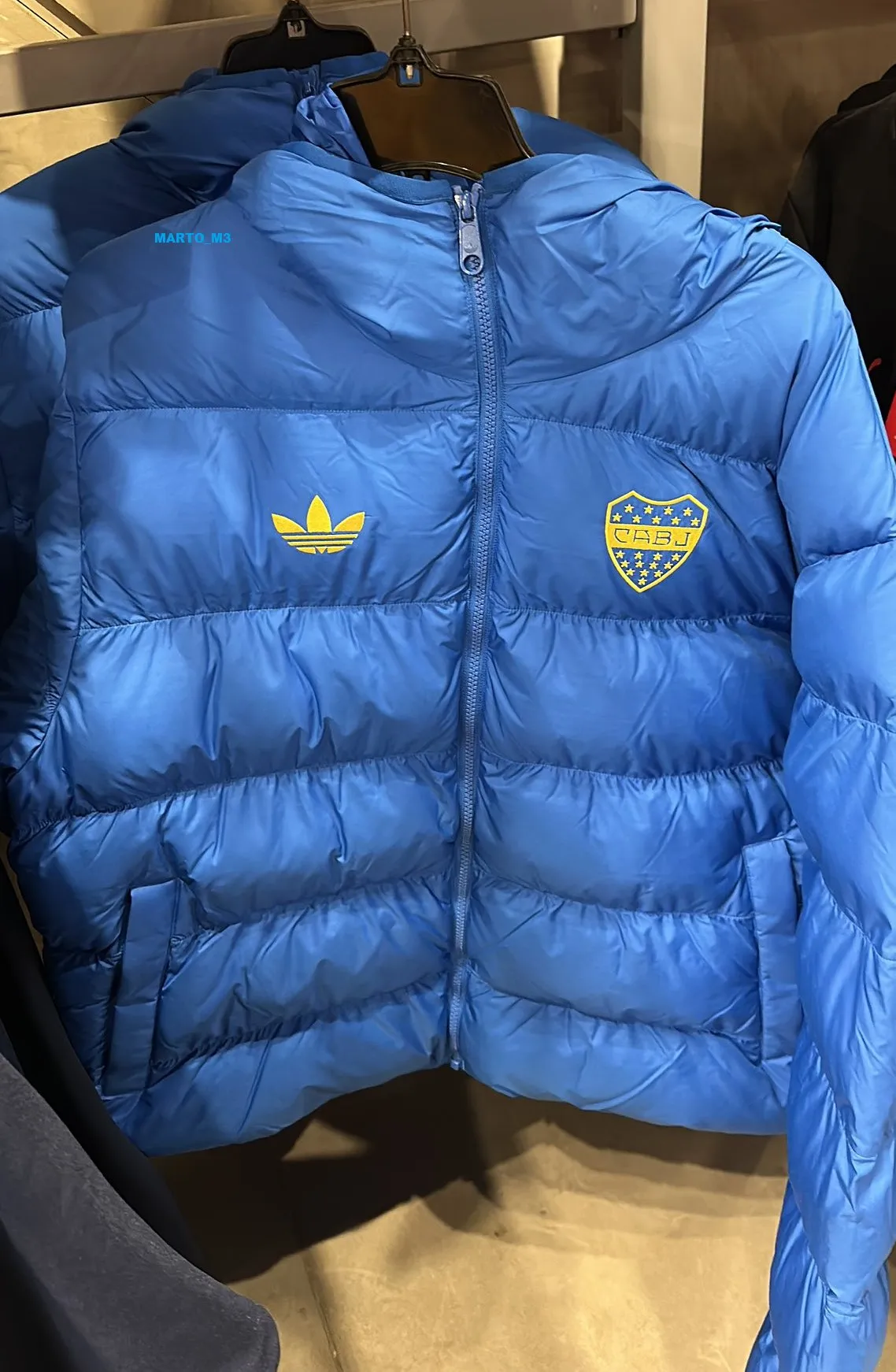 La campera inflable es la prenda más cara. (@marto_m3)