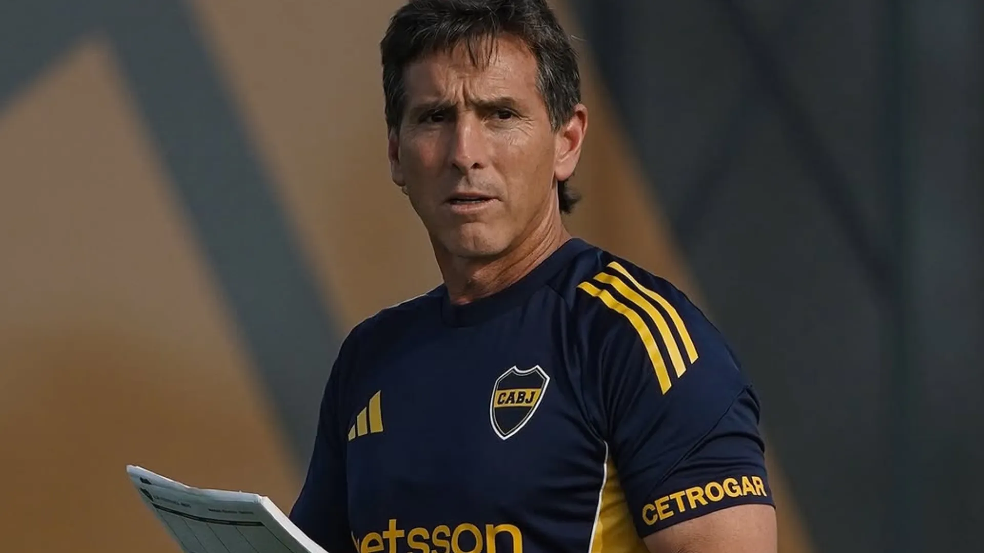 Úbeda está en la cuerda floja en Boca.