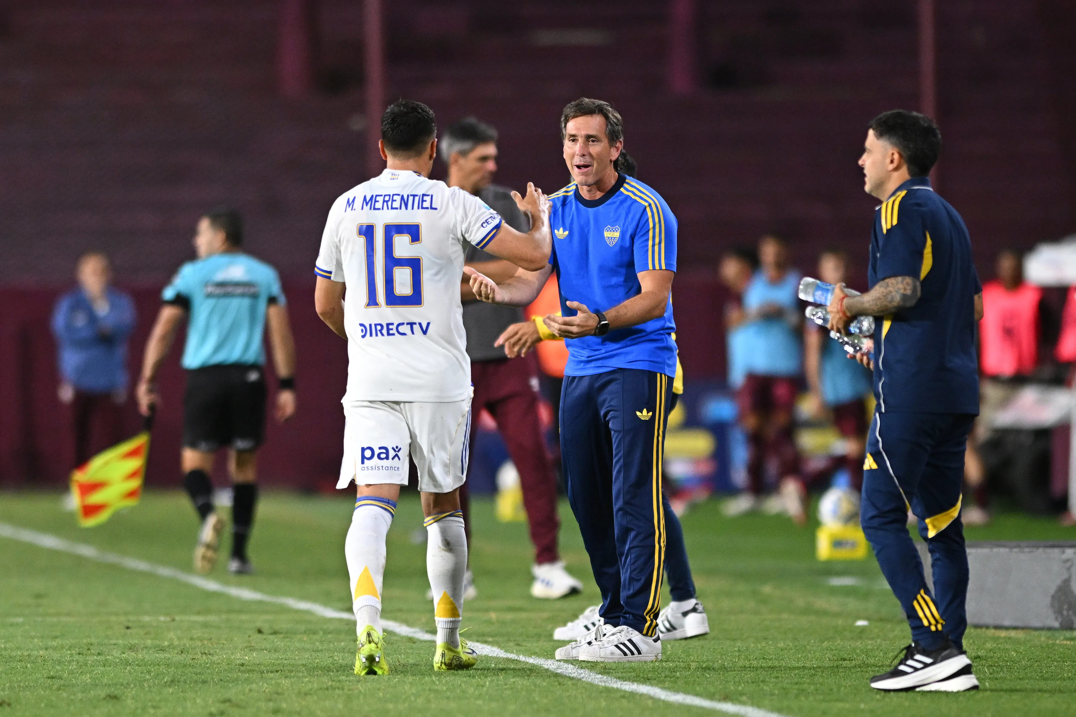 Merentiel fue a festejar su gol con Úbeda. (Getty Images)