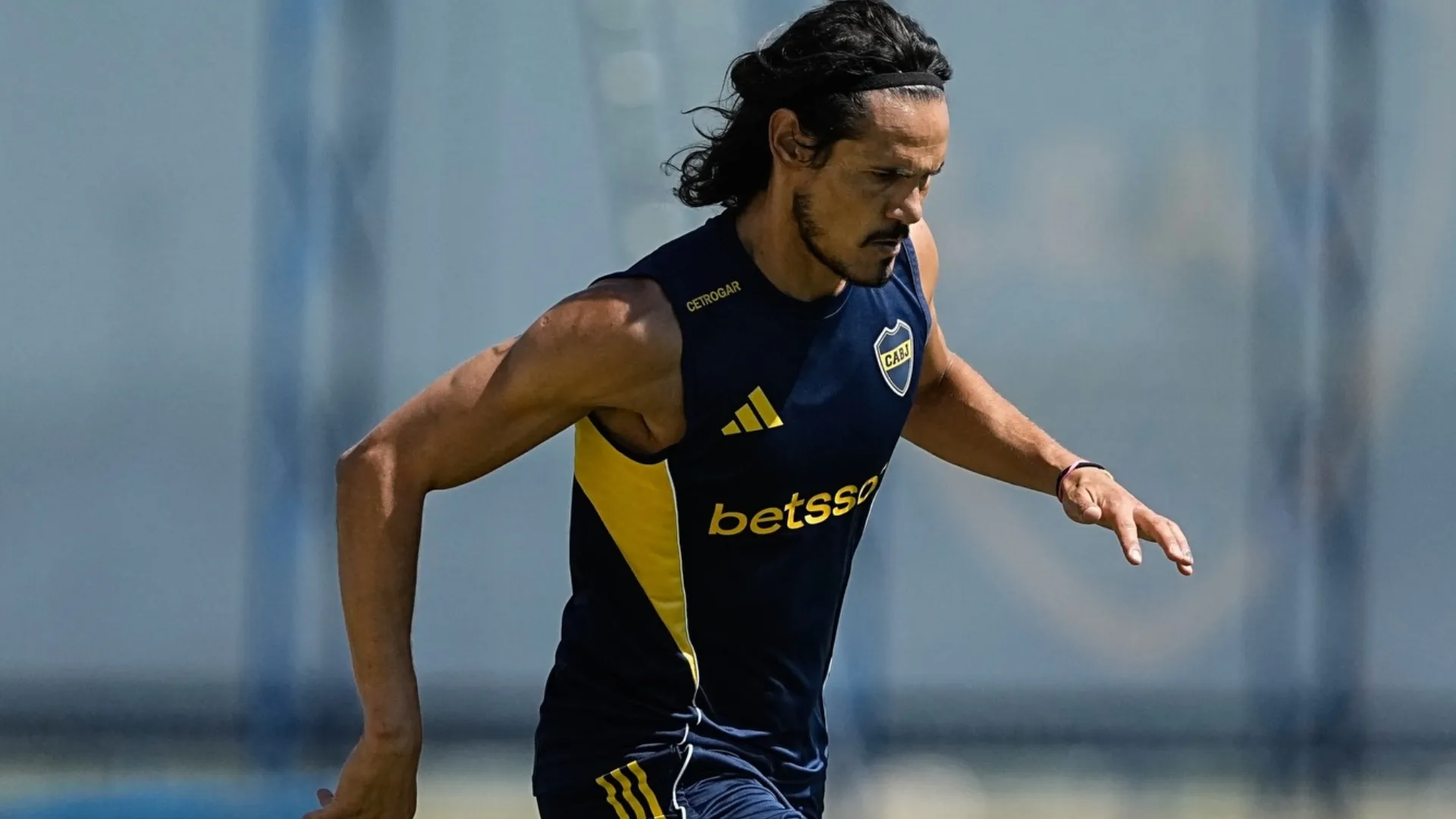 Cavani pelea por volver a jugar en Boca.