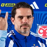 Foto viral: la insólita seña que hizo Gago en su presentación en Universidad de Chile tiene una explicación