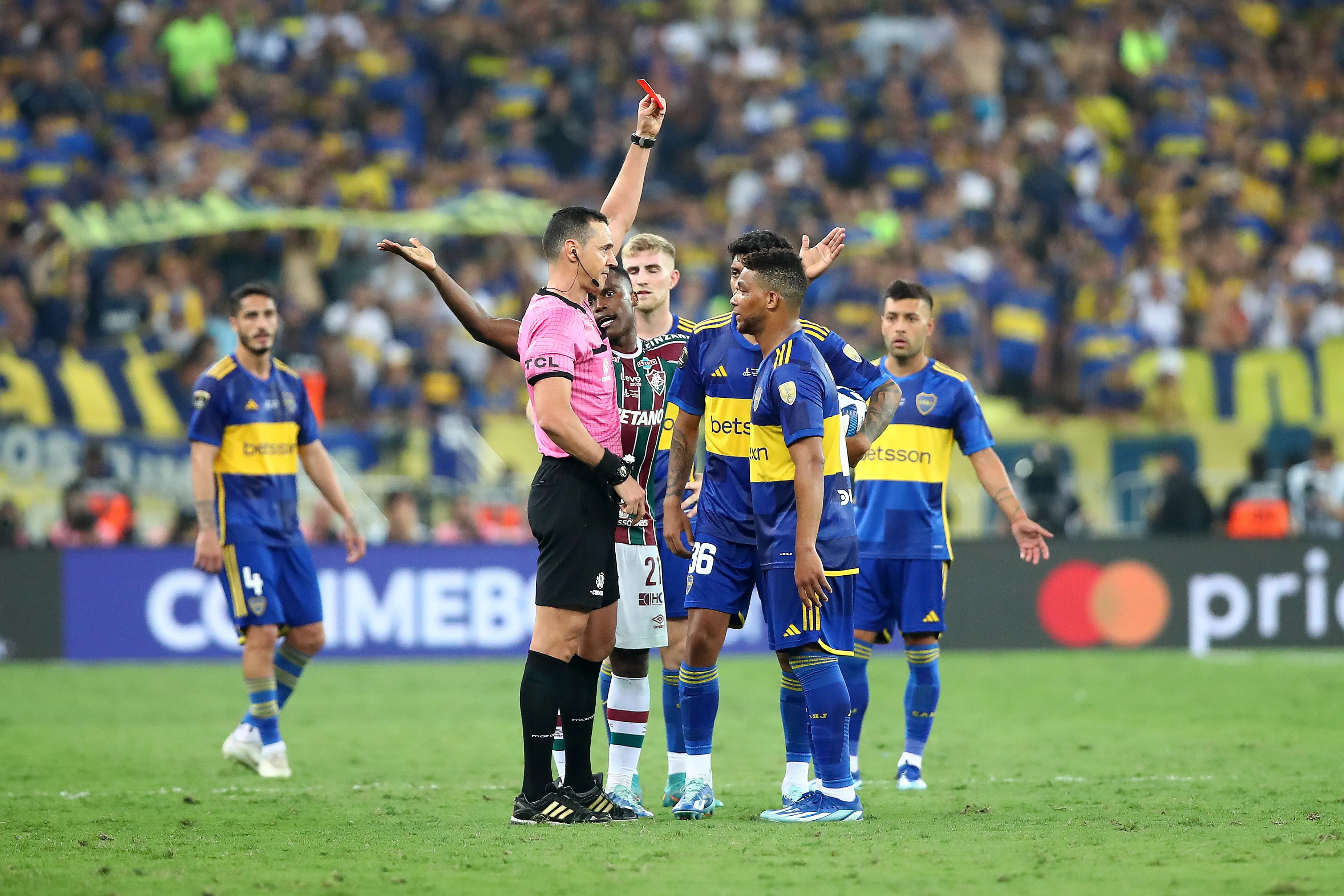 La expulsión de Fabra en la final de la Libertadores. (Getty)