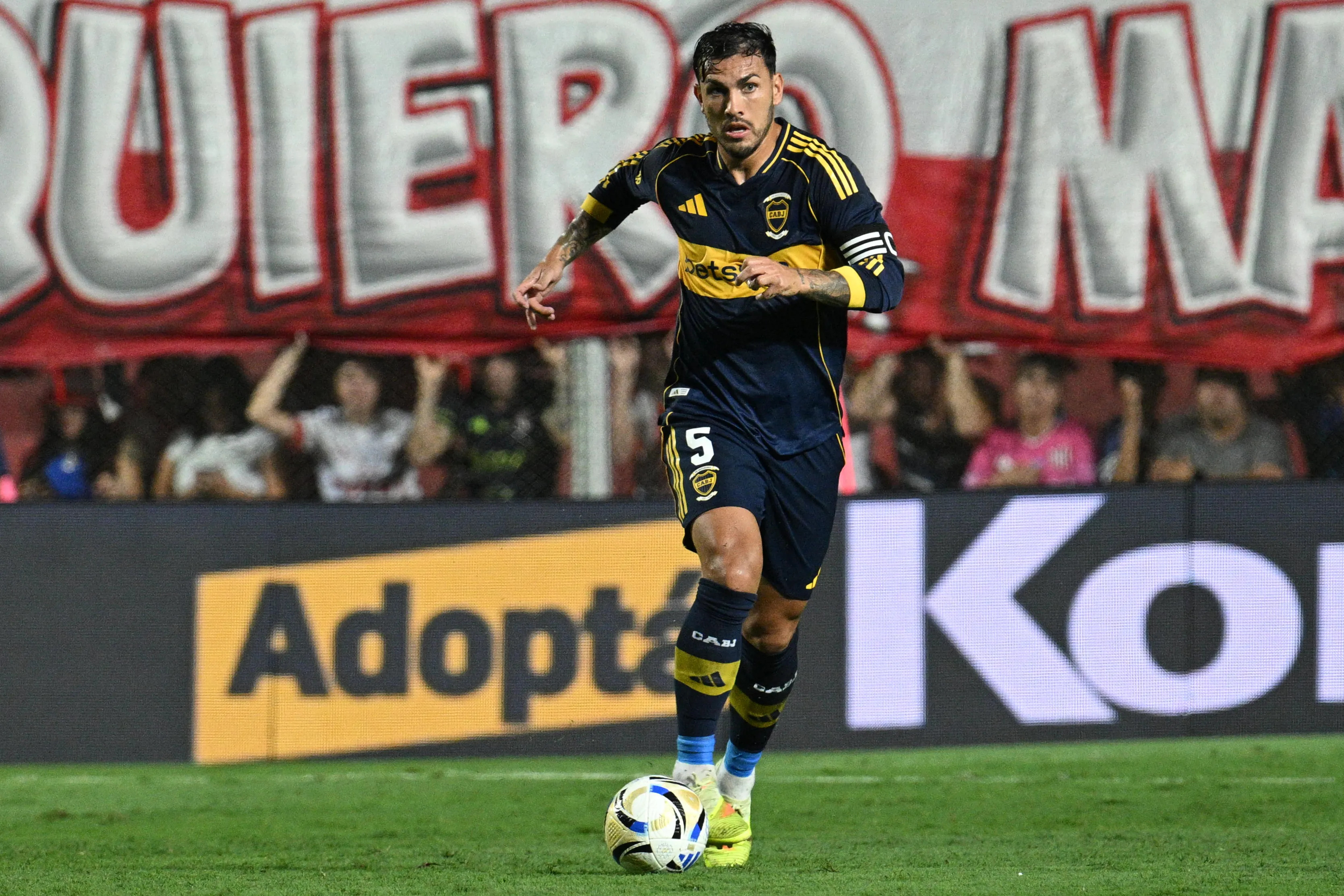 Paredes carga cuatro amarillas y podría perderse uno de los dos clásicos en Boca. (Getty)