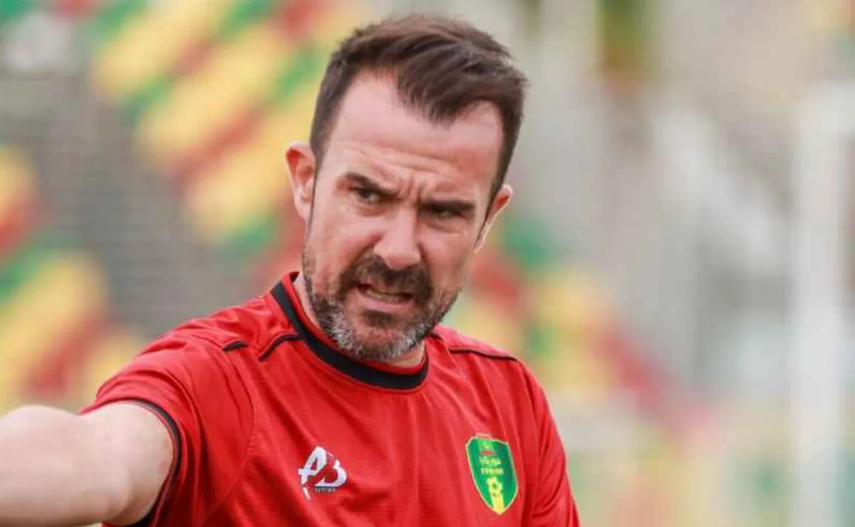 El DT de una selección exótica se ofreció para dirigir a Boca: “Si me llama Riquelme voy”