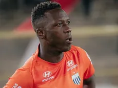 Advíncula fue expulsado antes del minuto de juego en Perú y en Boca todos se acordaron de lo mismo