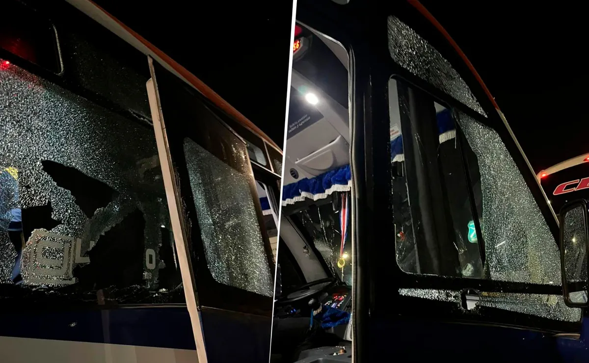 Feroz ataque a los hinchas de Boca en Chile: así quedaron los micros