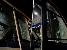 Feroz ataque a los hinchas de Boca en Chile: así quedaron los micros