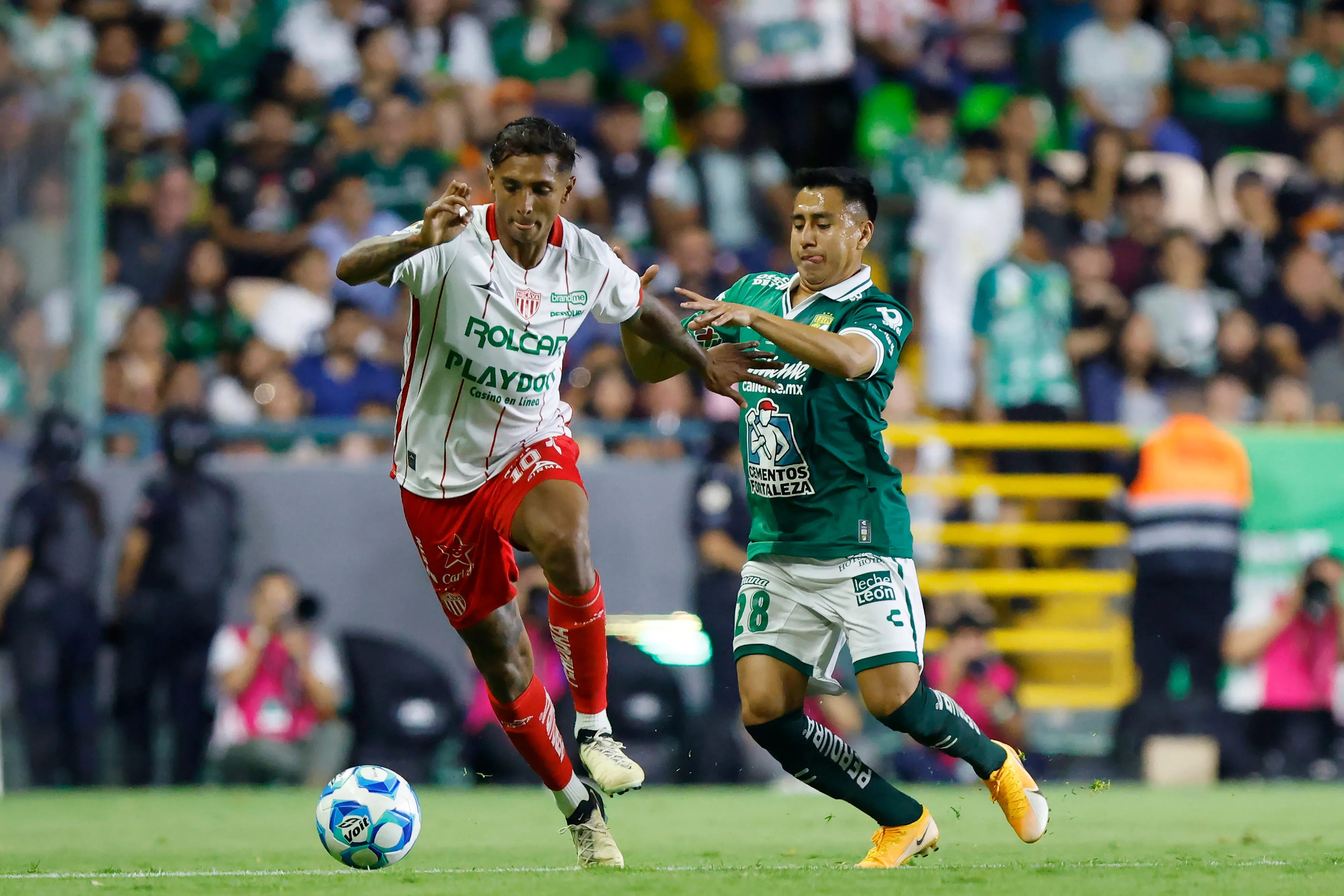 Almendra, en el Necaxa. (Getty)