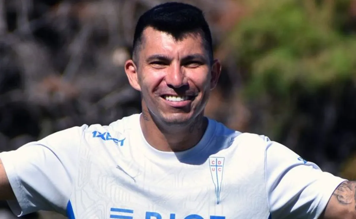 Con qué jugador de Boca cambió camisetas Gary Medel tras el partido ante Universidad Católica
