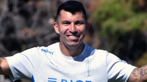 Medel se llevó un recuerdo de la derrota con Boca.