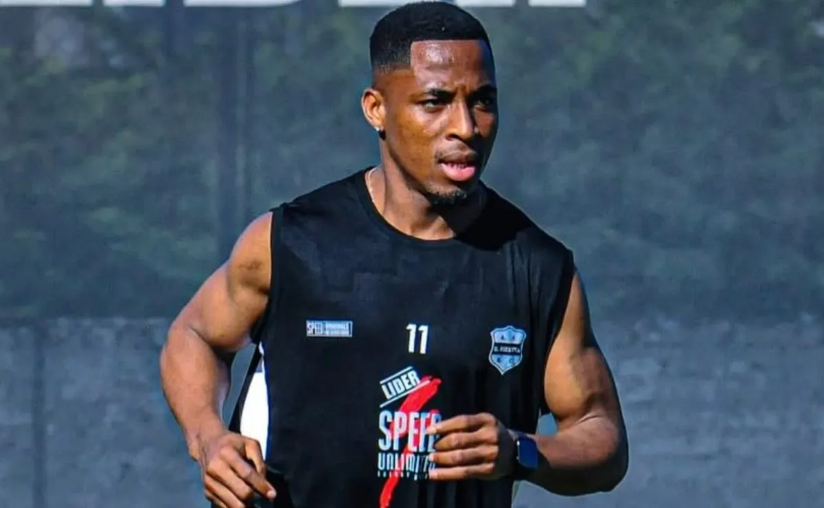 Es nigeriano, juega en Riestra y habló de la grandeza de Boca: 