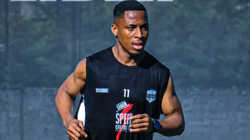 Es nigeriano y llegó hace muy poco a Riestra.