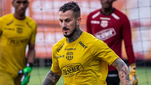 Pipa Benedetto palpitó el duelo contra Boca.