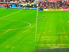 Los hinchas de Boca cargaron a River por el césped del Monumental: "Son las líneas del VAR"