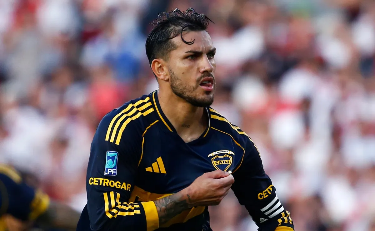 La picardía de Paredes antes del penal que derivó en el gol de Boca a River: 