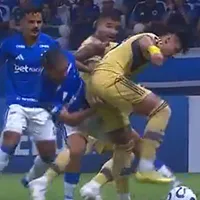 El desagradable accionar de un jugador de Cruzeiro con Adam Bareiro antes de la expulsión al delantero de Boca