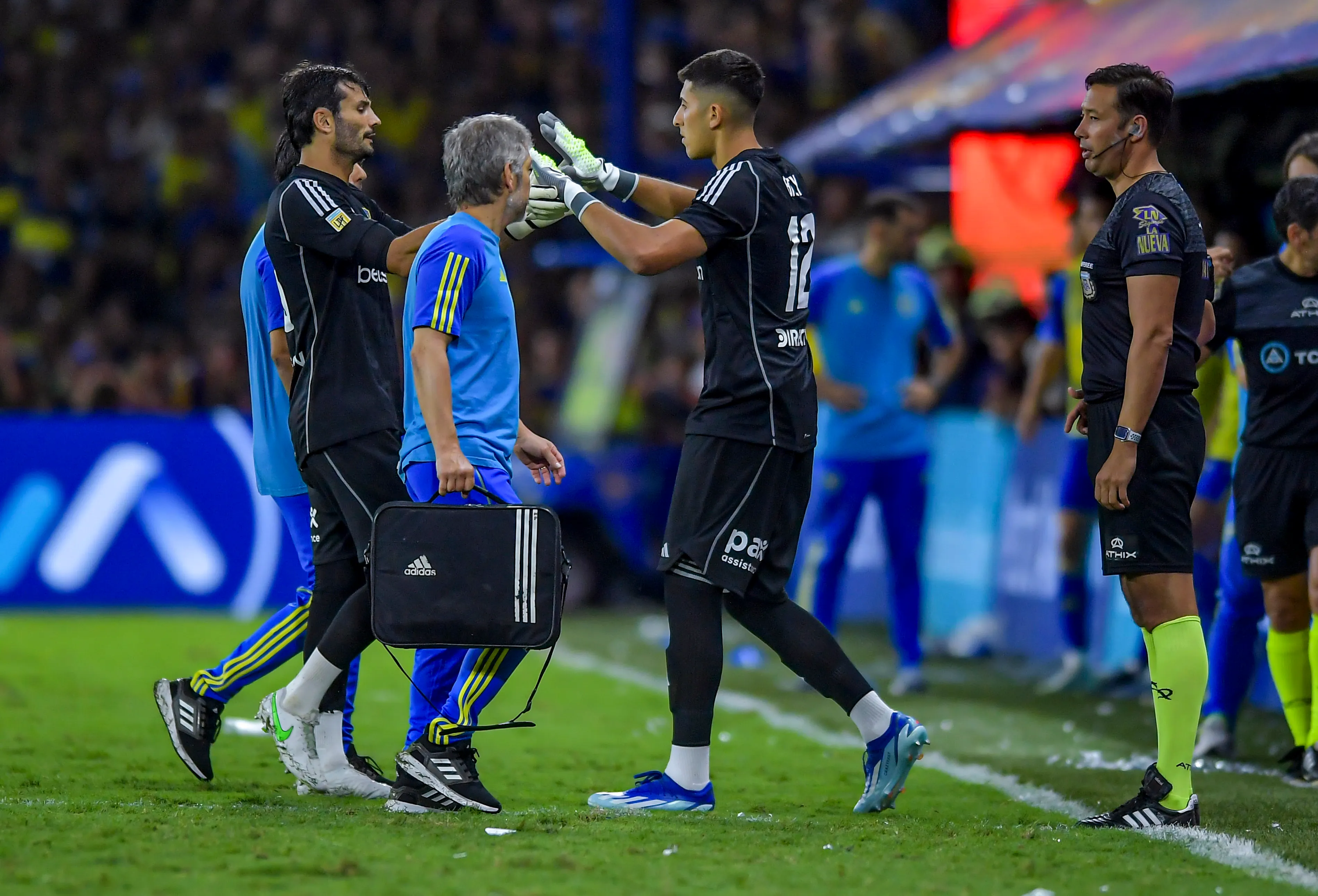 Úbeda no decidió quién ataja entre Javi García y Brey. (Getty)
