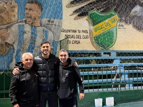 Paredes tuvo un gesto de crack con el hombre que lo descubrió en su primer club de barrio