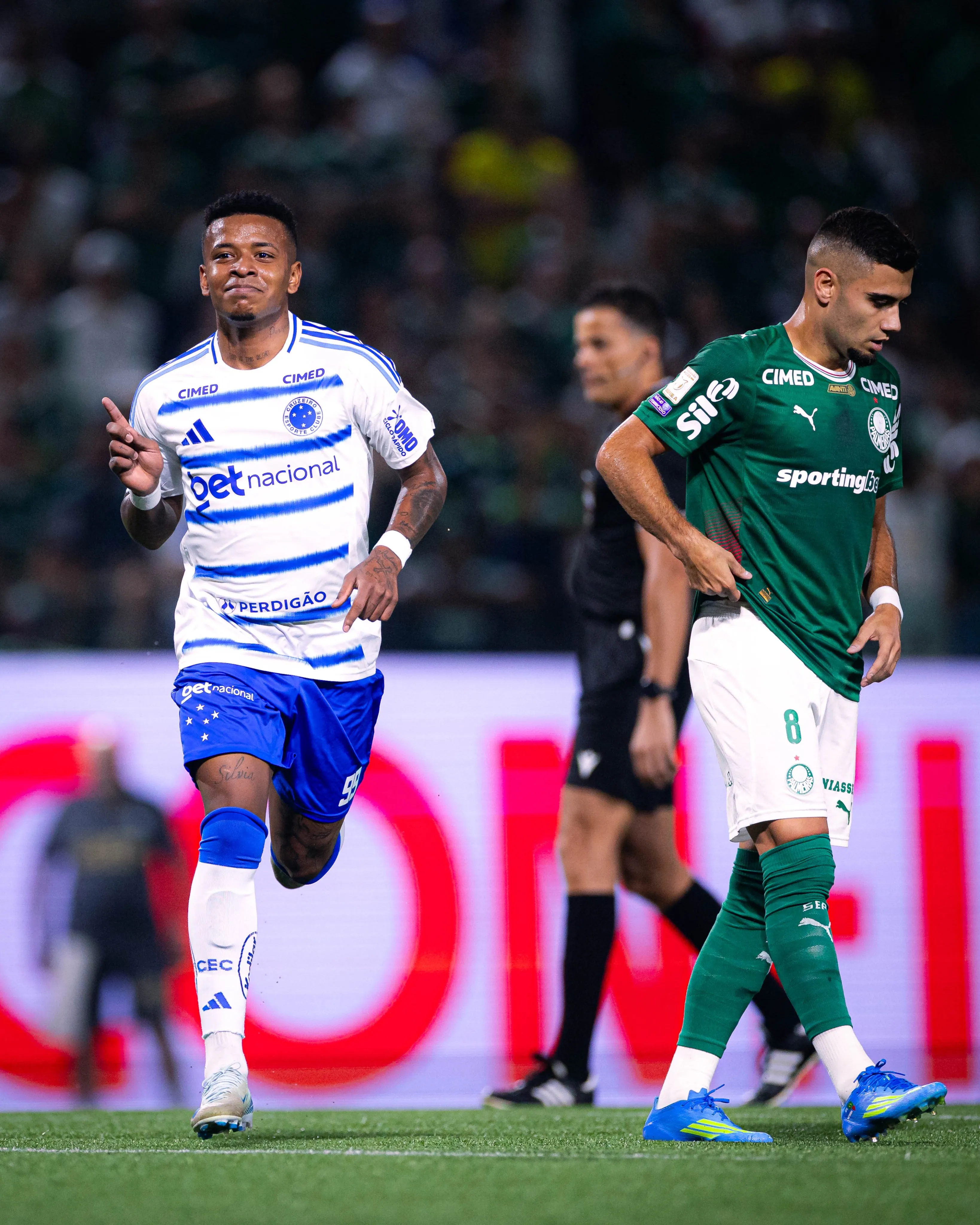Kenny Arroyo, figura ante Palmeiras, no estará vs. Boca por suspensión. (Cruzeiro Oficial)