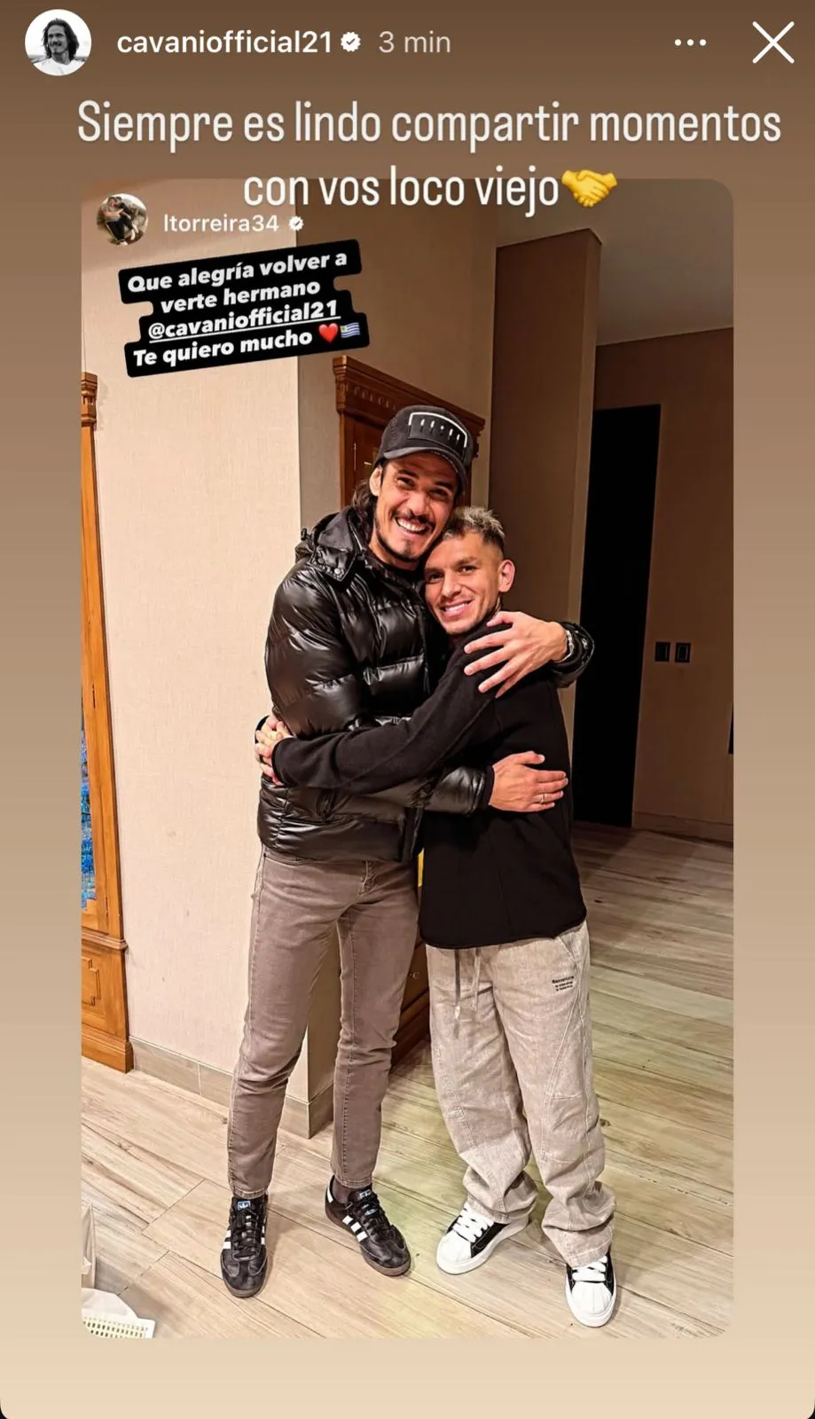 La historia de Cavani con Torreira. (Captura)