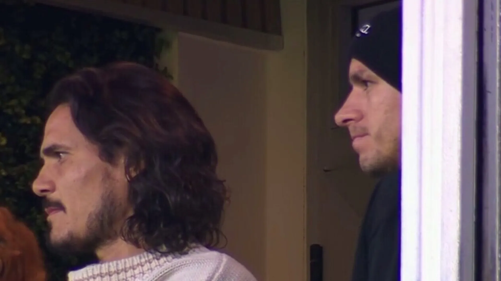 Torreira miró el Boca-Cruzeiro con Cavani en La Bombonera. (Captura)