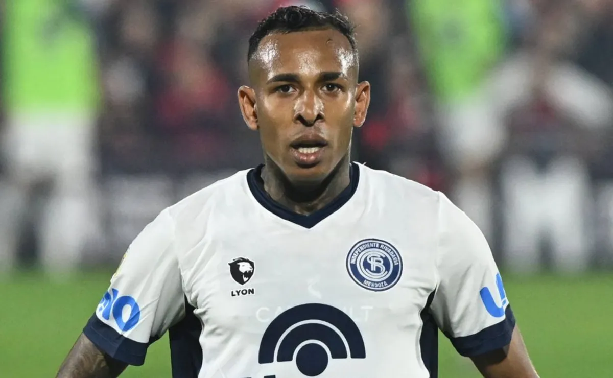 La decisión de Lorenzo con Villa que puede beneficiar a Boca en el mercado