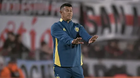 Almirón, muy cerca de irse de Central.