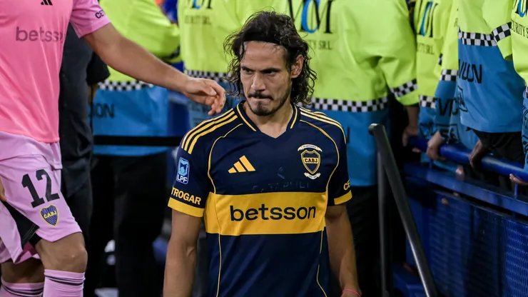 Cavani se va a operar en Boca.