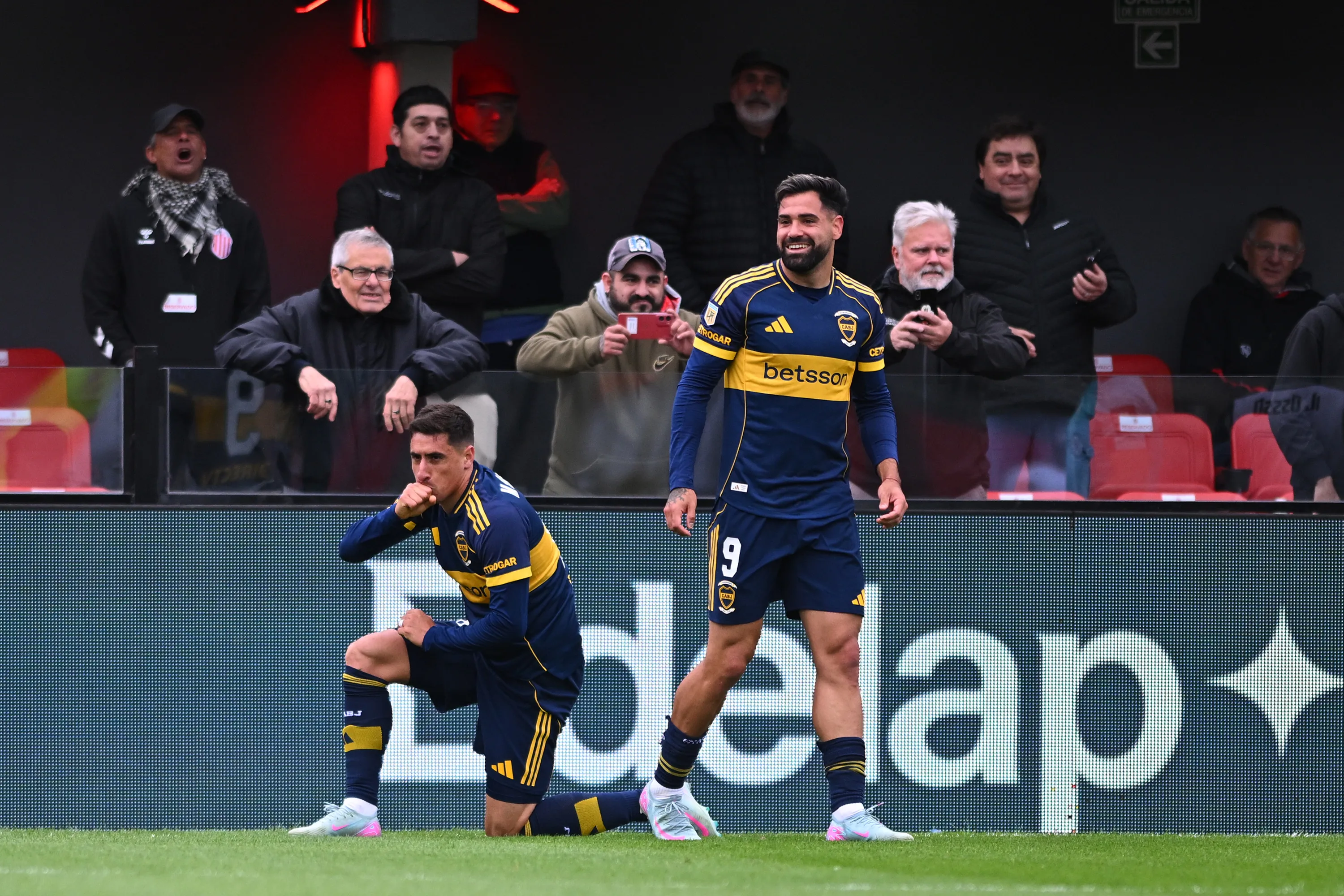 Entre Merentiel y Giménez, uno de los podrían irse de Boca. (Getty)