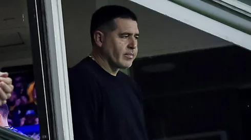 Tras cerrar la vuelta de Arruabarrena, Riquelme apunta al mercado de pases.