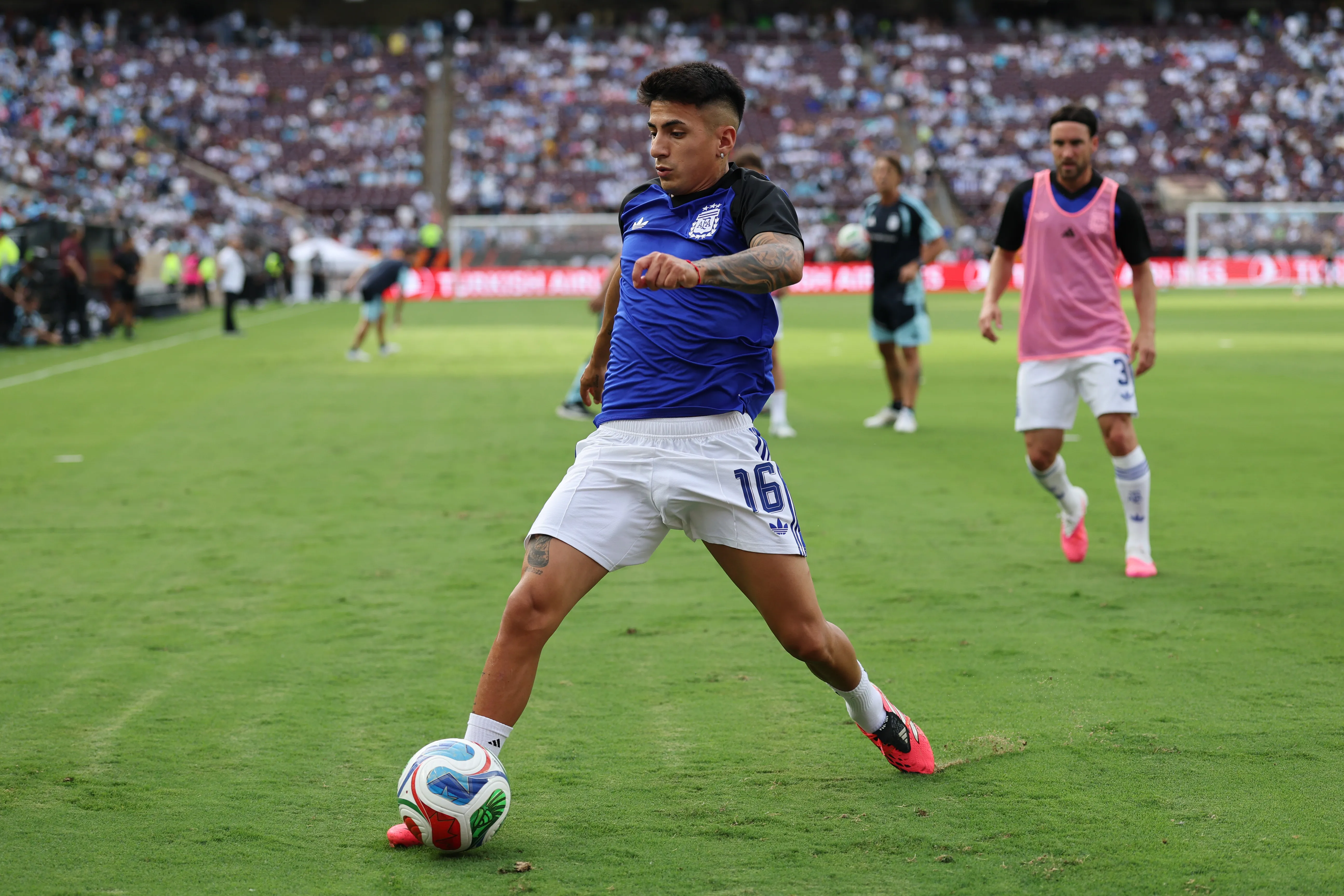 Boca podría hacer un intento por Thiago Almada. (Getty)