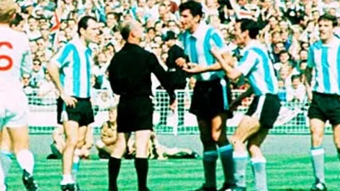 Rattín fue expulsado en Inglaterra 66 y después inventaron las tarjetas.