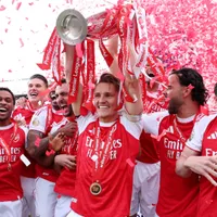 Una figura del Arsenal campeón de la Premier League visitó La Bombonera